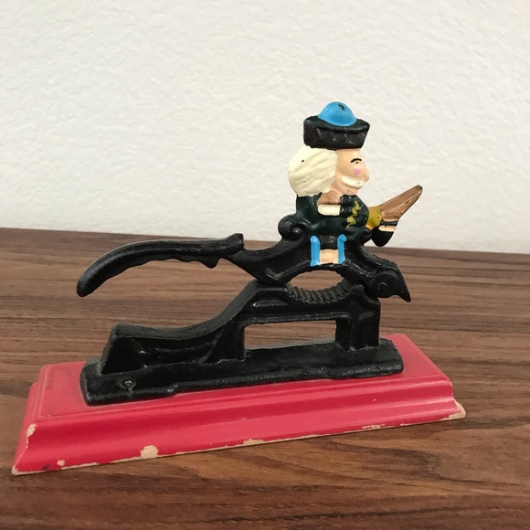 🔻🔻🔻sale Vintage cast iron christ nutcracker - Picture 4 of 4